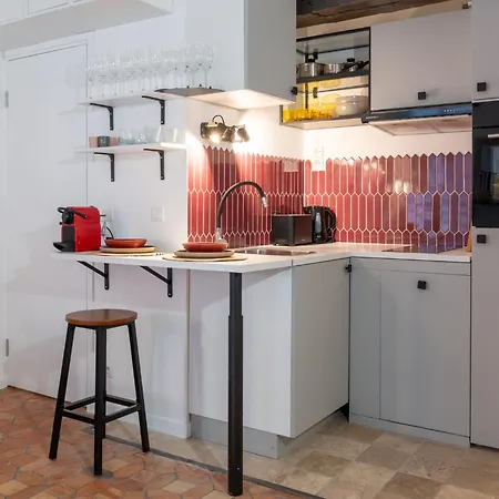 Bright Modern Vintage Renovated Flat In Le Marais *
