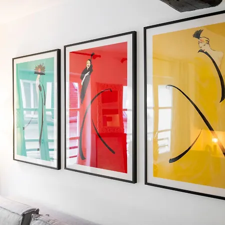 Bright Modern Vintage Renovated Flat In Le Marais Paris