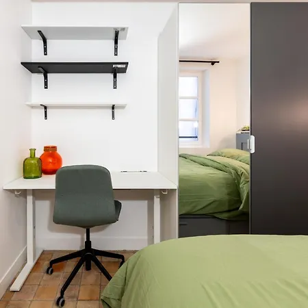 Bright Modern Vintage Renovated Flat In Le Marais Paříž