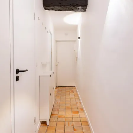 Bright Modern Vintage Renovated Flat In Le Marais