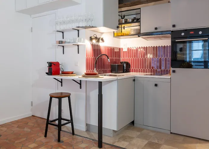 Bright Modern Vintage Renovated Flat In Le Marais *