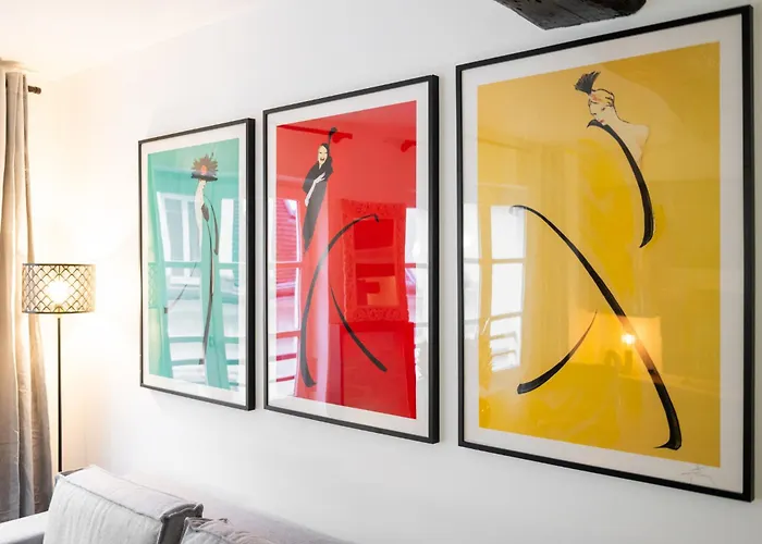 Bright Modern Vintage Renovated Flat In Le Marais Paris