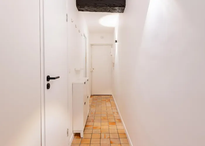 Bright Modern Vintage Renovated Flat In Le Marais